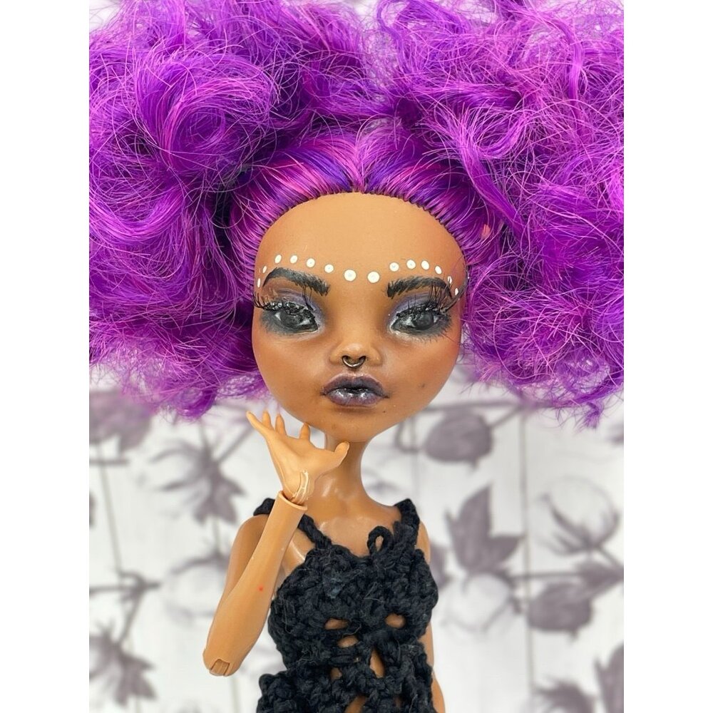 Custom Clawdeen Wolf OOAK Monster High Doll Afro- Puff - Picture 8 of 9